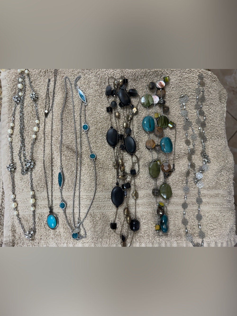 Lot of Women’s Necklaces and Jewelry
